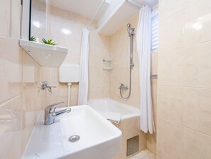 Departamento | Baño | Tina y secadora de cabello 