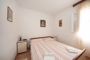 Apartment - Apartments Mira - One Bedroom Apartment With Balcony (Supetar)