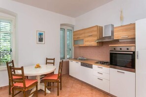 Appartamento | Cucina privata | Frigorifero, forno, piano cottura, lavastoviglie