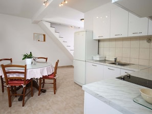 Apartamento | Cozinha privada | Geladeira, fogão, cooktop, cafeteira/chaleira