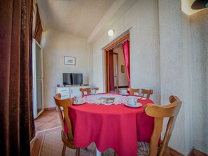 Apartment | Dining