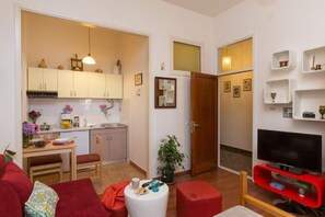 Apartamento | Cocina privada | Frigorífico y hervidor eléctrico