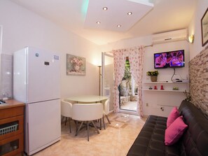 Apartment | Living room - Apartment in Slatine Near the Sea Beach (Split)