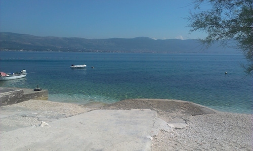 Apartment in Slatine Near the Sea Beach