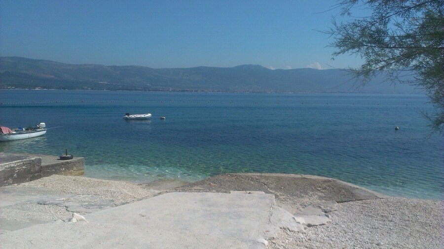 Apartment in Slatine Near the Sea Beach