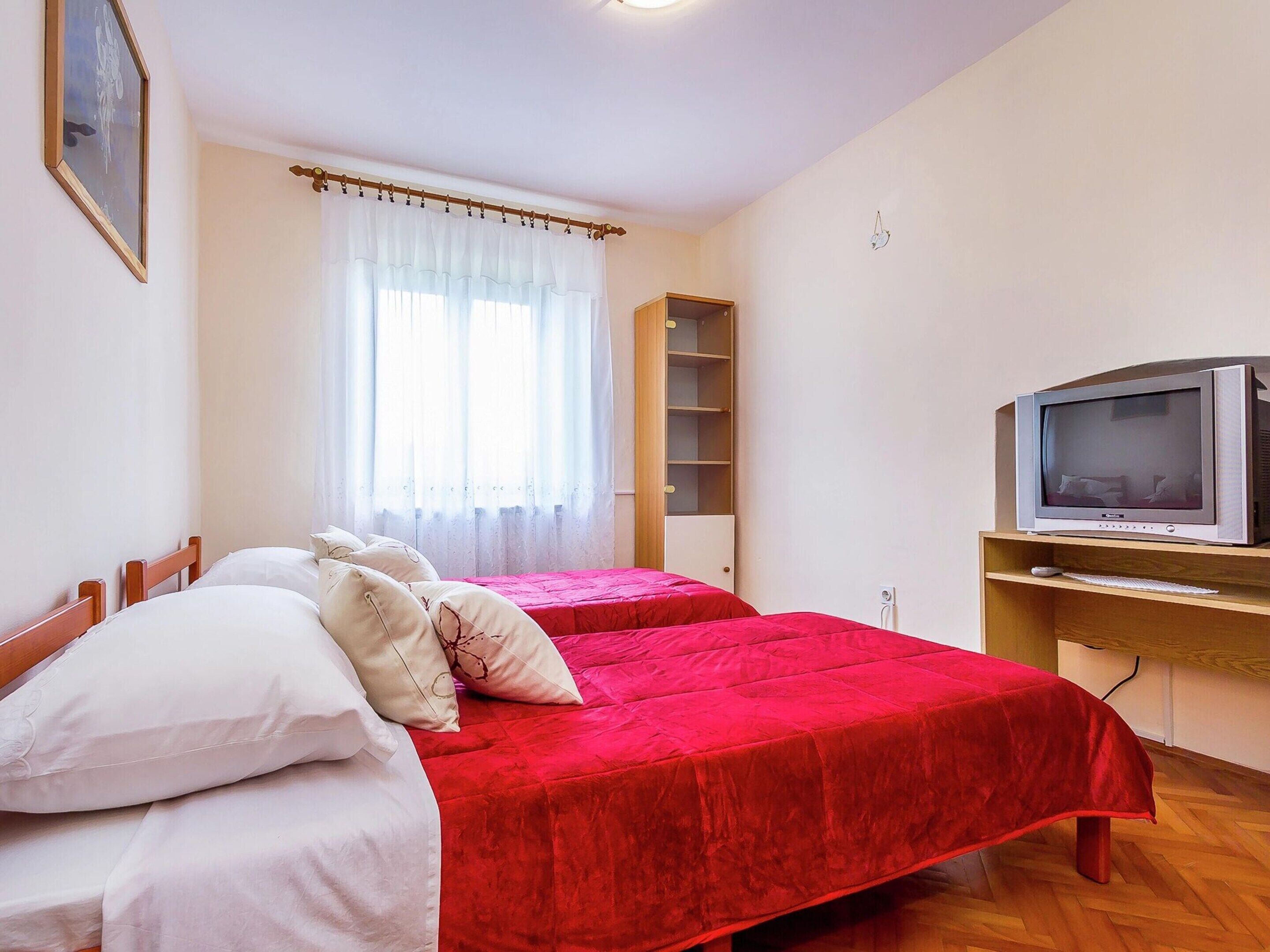 Apartment | 3 bedrooms, individually furnished, bed sheets