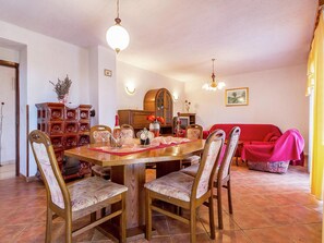 Apartment | Dining - Apartment in Gajana With Mini Football Field (Vodnjan)