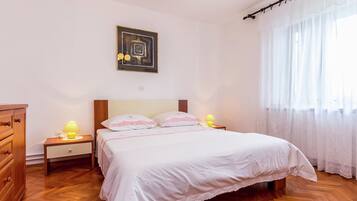 Apartment | 3 bedrooms, individually furnished, bed sheets