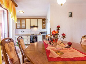 Apartment | Dining - Apartment in Gajana With Mini Football Field (Vodnjan)