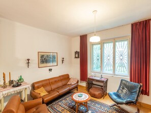 House | Living room - Cosy Holiday Home Near Basilica (Ipolydamásd)