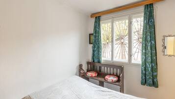 House | 3 bedrooms, individually furnished, bed sheets