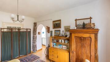 Rumah | 3 kamar tidur dan dilengkapi dengan perabotan berbeda-beda