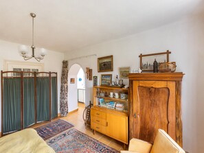 3 bedrooms, individually furnished, bed sheets - Cosy Holiday Home Near Basilica (Ipolydamásd)