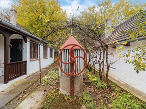 Garden - Cosy Holiday Home Near Basilica (Ipolydamásd)