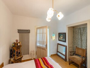 House | 3 bedrooms, individually furnished, bed sheets - Cosy Holiday Home Near Basilica (Ipolydamásd)