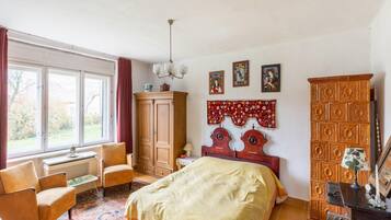 House | 3 bedrooms, individually furnished, bed sheets