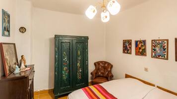 House | 3 bedrooms, individually furnished, bed sheets