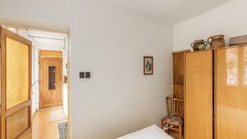 House | 3 bedrooms, individually furnished, bed sheets