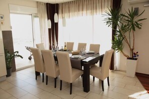 Dining - Apartment Toma - Comfort Two Bedroom Apartment With Terrace and Sea View (Solin)