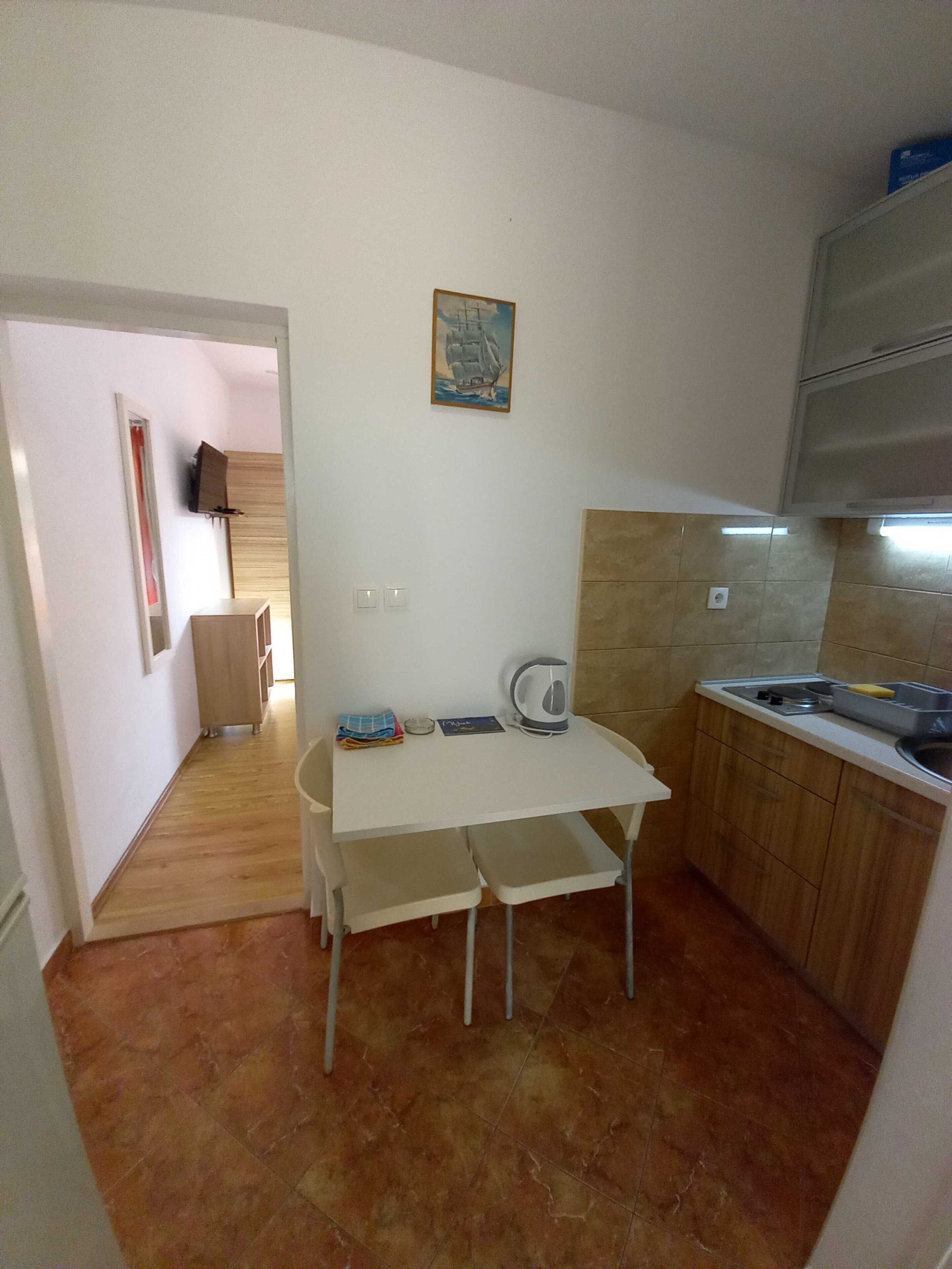 Fridge, stovetop