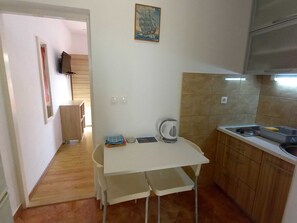 Apartment | Private kitchen - Apartments Vinko Mljet- One-bedroom Apartment With Terrace (Mljet)