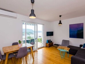 Apartment | Dining