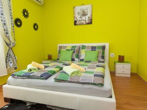 Hus | 2 sovrum, unika möbler och sängkläder