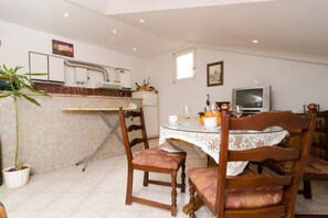 Apartment | Eigene Küche | Kühlschrank, Ofen, Herdplatte