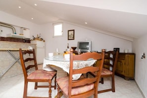 Apartment | Tempat makan