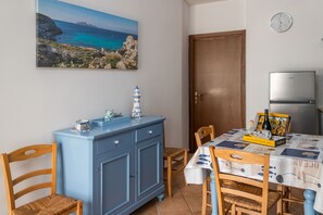 Dining - SELINUNTE Apt: Mediterranean-style in the center of Favignana, 300m from Sea (Favignana)