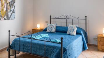 2 bedrooms, WiFi (free), bed sheets
