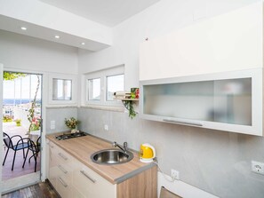 Apartamento | Cozinha privada | Geladeira, micro-ondas, cafeteira/chaleira