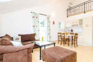 Apartment | Dining