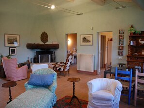 House | Dining - Orte Villa for 8 With Parking (Orte)