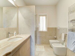 Apartment | Bathroom
