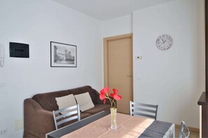Living room - Apartment by Lake Como With Scenic Views (Dervio)