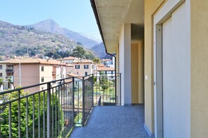 Property grounds - Apartment by Lake Como With Scenic Views (Dervio)