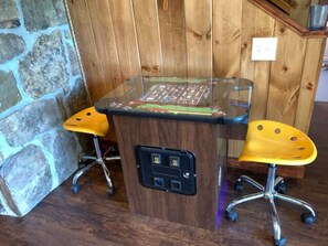 Interior - The Owl Barn - Most Unique Cabin in The Smokies. Hot Tub, Family & Pet Friendly (Sevierville)