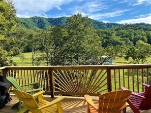 Property grounds - The Owl Barn - Most Unique Cabin in The Smokies. Hot Tub, Family & Pet Friendly (Sevierville)