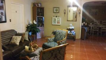 Kamar | Area keluarga | Televisi 32-inci dengan saluran TV digital