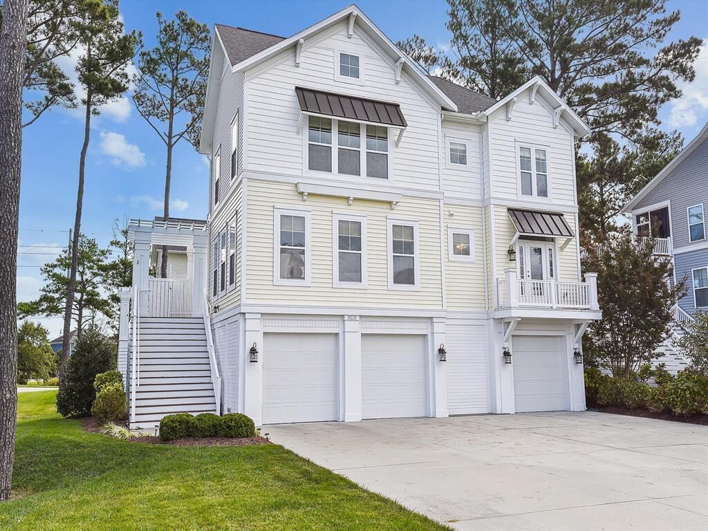 Like new house in north Bethany - close to beach with pool!