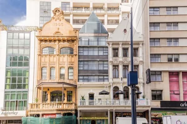 Basic Studio, 1 King Bed | Property grounds