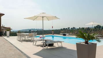 Villa | Pool | Indoor pool, outdoor pool