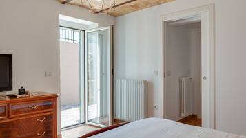 6 bedrooms, individually furnished