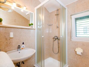 公寓 | 浴室 | 淋浴设施、吹风机