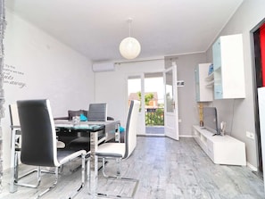 Apartment | Dining