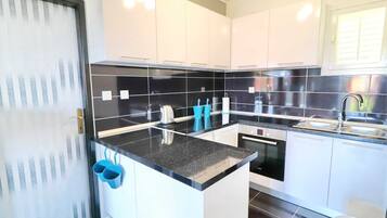Apartment | Private kitchen | Fridge, oven, electric kettle, toaster