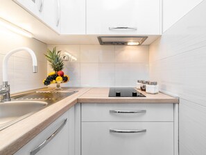 Private kitchen - Fancy Apartments Dream - Comfort One Bedroom Apartment With Balcony and Sea View (Smokvica)