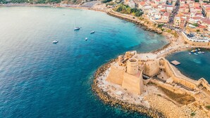 An aerial view of a coastal town with a historic fort, clear blue waters, and boats. - Holiday Home Near Marina di Mandatoriccio Beach (Mandatoriccio)