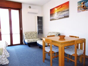 Dining - Holiday Home in Caorle Near Spiaggia Tartaruga (Caorle)